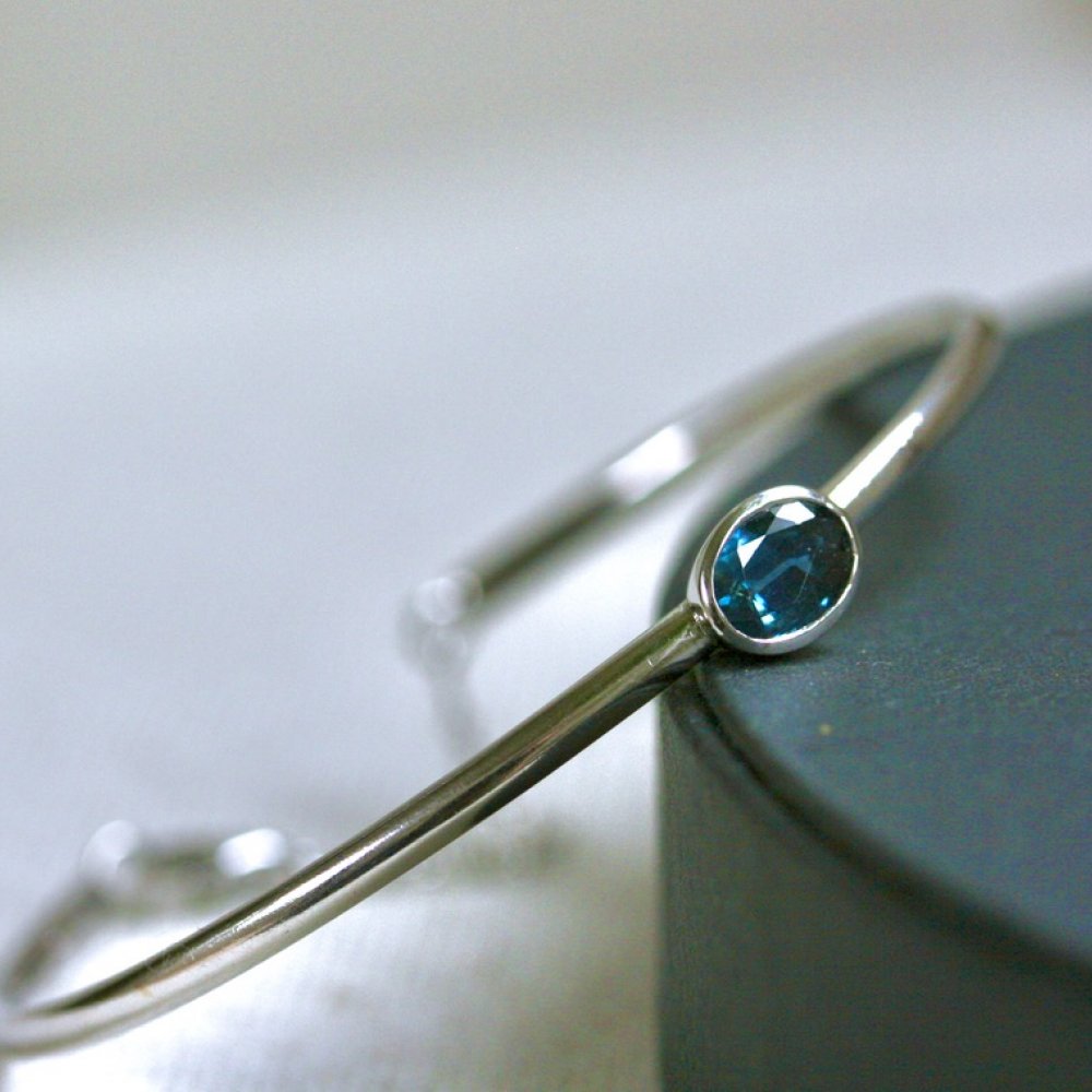 bracelet jonc saphir